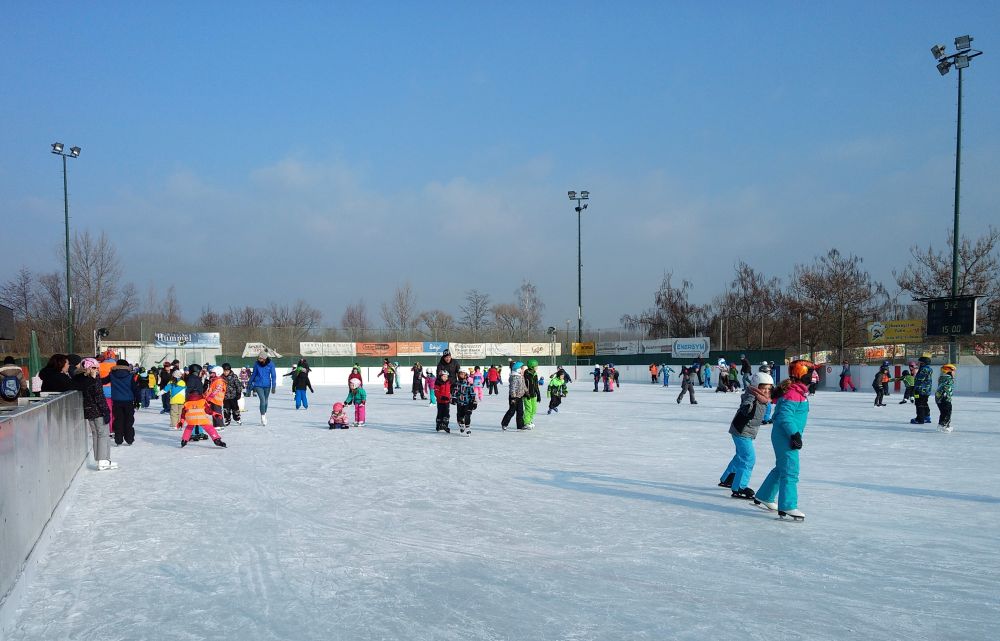 Kunsteisbahn Tulln im Winterbetrieb