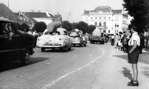 Blumenkorso in Tulln im Jahr 1965