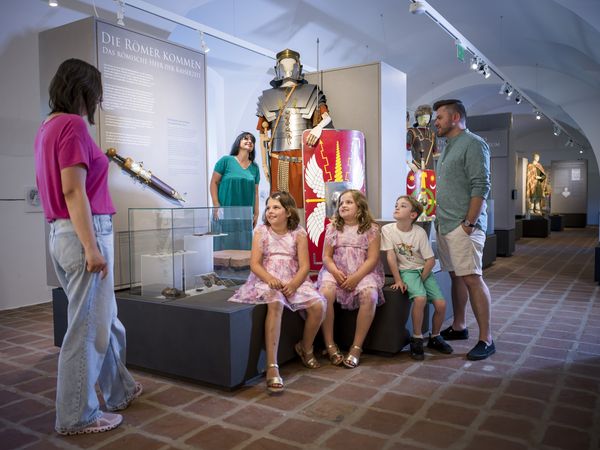 Familie im Römermuseum
