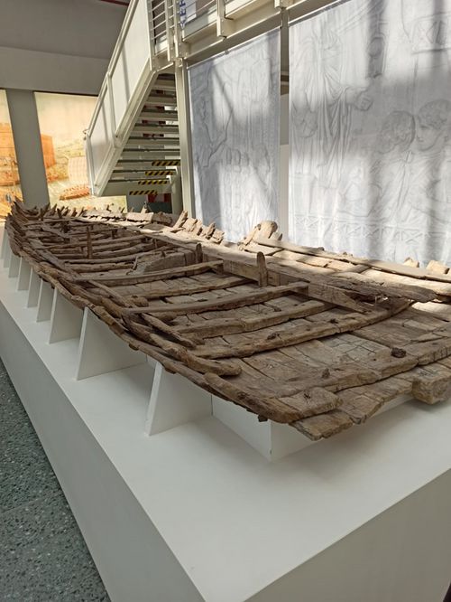 Spätantikes Wrack des Lusoria-Typs im Schifffahrtsmuseum Mainz