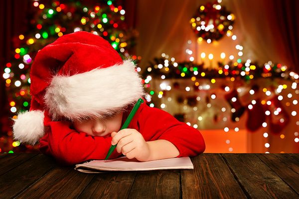 Kind schreibt Brief ans Christkind