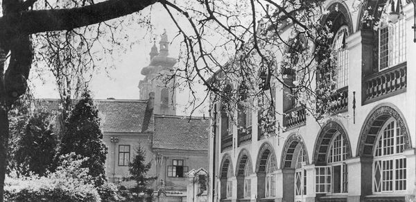 Sanatorium mit Gartenanlage