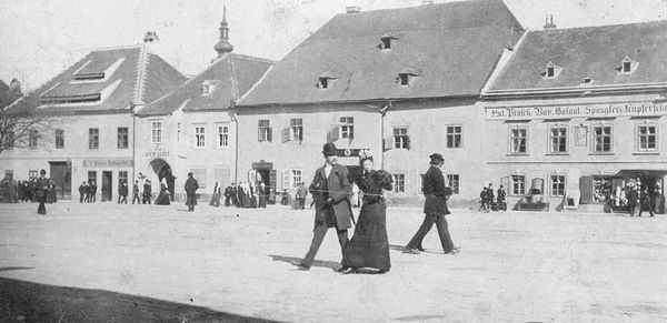 Sunday stroll at the main square