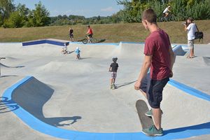(c) Stadtgemeinde Tulln Kinder und Jugendliche am Skaterplatz in Tulln