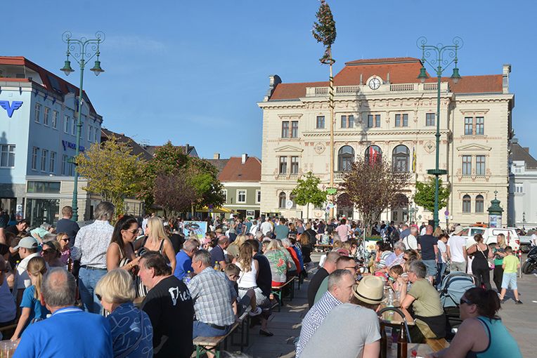 Maibaum-Aufstellen und Maifest am Mittwoch, 30. April, und Donnerstag, 1. Mai