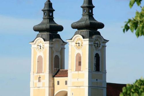 Die Türme der Stadtpfarrkirche Tulln