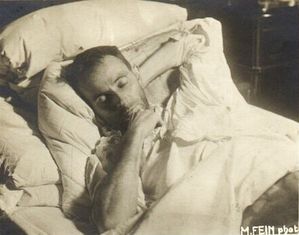 Egon Schiele auf dem Totenbett, 1918 Egon Schiele auf dem Totenbett, 1918