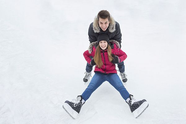 Pärchen am Eislaufplatz