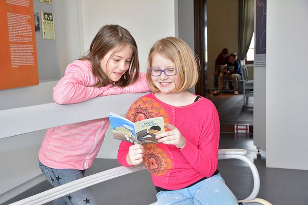 Kinder lesen Egon Schiele Information 