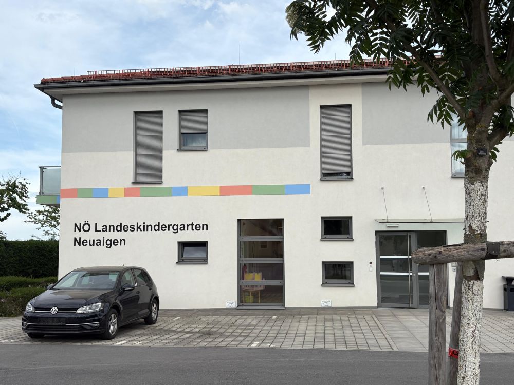 Haupteingang des Landeskindergarten X in Neuaigen