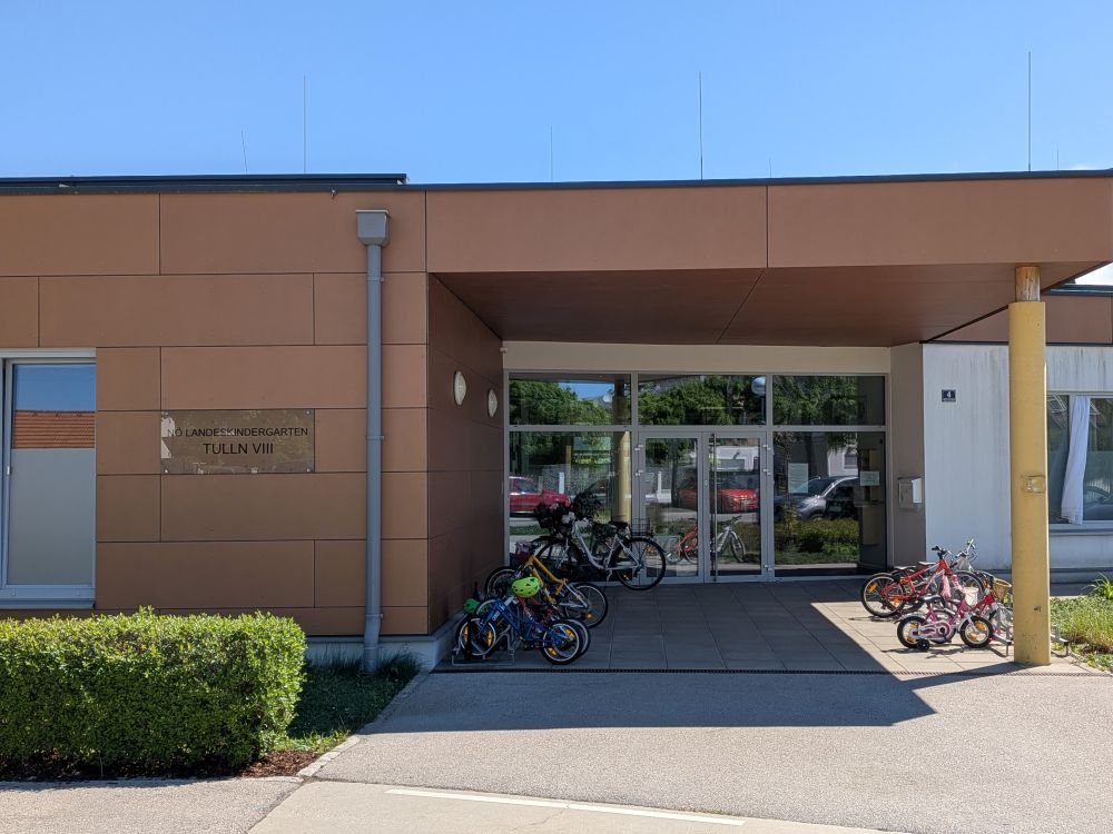 Haupteingang des Landeskindergarten VIII in Tulln