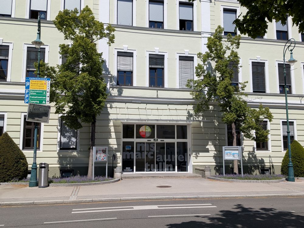 Haupteingang der Marc Aurel Mittelschule in Tulln