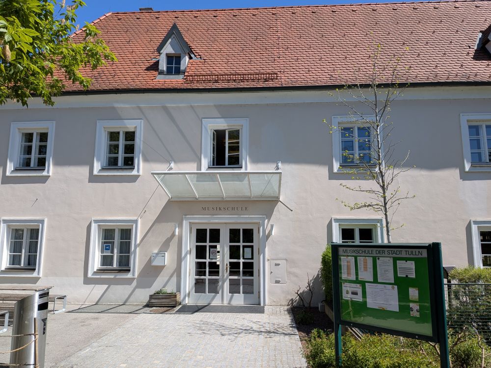 Haupteingang der Musikmittelschule in Tulln