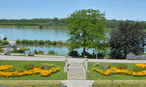 Beet Gartenzitat an der Donaulände Tulln